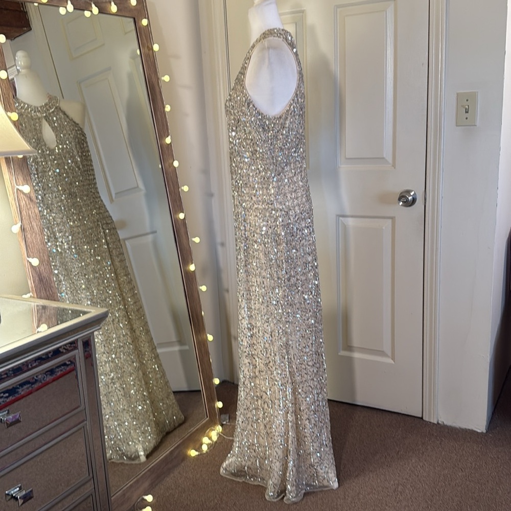 MAC DUGGAL
Silver Embellished Halter Neck Keyhole Gown - Picture 9 of 17
